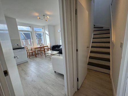 3 bedroom flat to rent - Photo 2