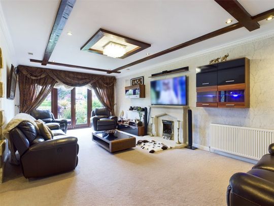 Hythe End Road, Wraysbury, Staines-upon-Thames,TW19 - Photo 1