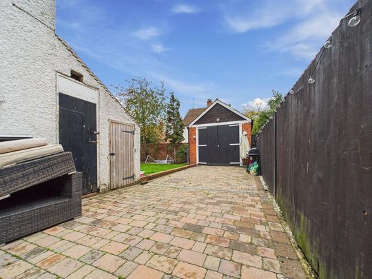 4 bedroom semi-detached house to rent - Photo 1