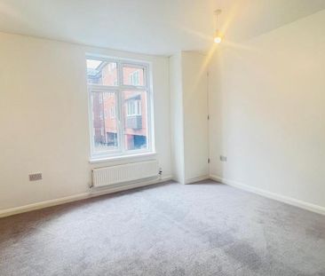 4 bedroom flat to rent - Photo 2