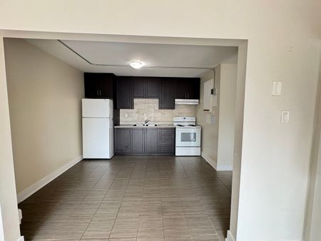 For Lease - 14810 Yonge Street Unit# 205, Aurora, Ontario - Photo 2