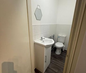 1 bedroom in a house share to rent - Photo 5