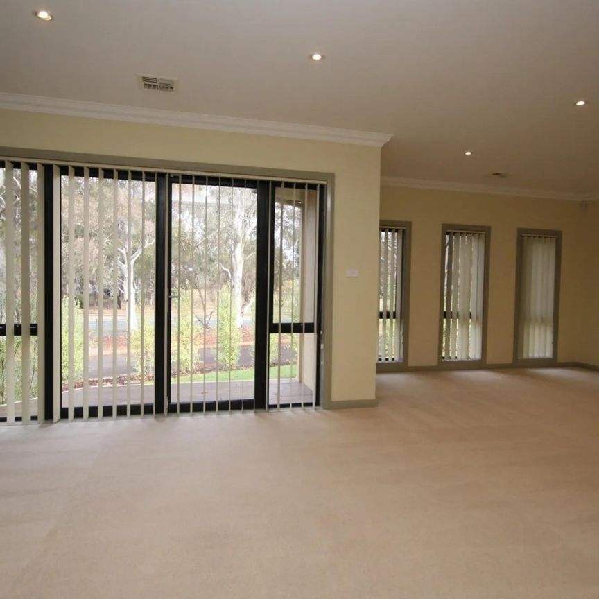 10 McCrae Street, Garran ACT 2605 - House For Rent | Domain - Photo 1