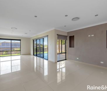 MOVE IN NOW - Stylish Family Living in the Heart of Upper Coomera! - Photo 2