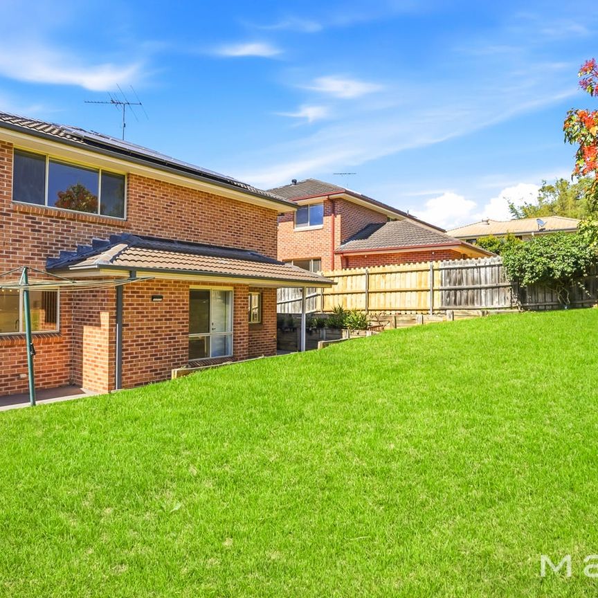 Modern residence filled with natural light - Photo 1