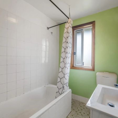 Well-Presented Family Home with Expansive Outdoor Living - Photo 3