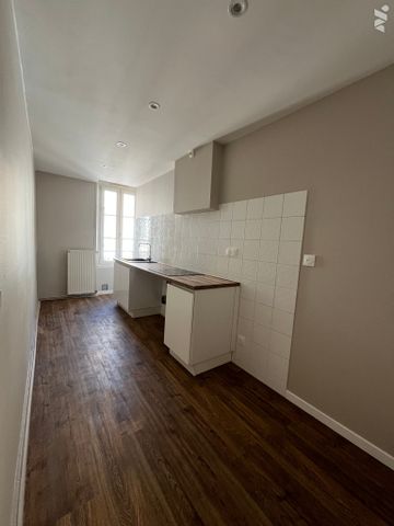 CENTRE LUNEVILLE - Appartement de 150m² ,rénové, situé au 1er étage, 3/4 chambres - Photo 4