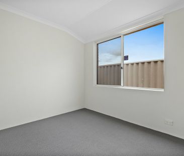 Spacious Family Living in a Quiet Coastal Pocket - Photo 5
