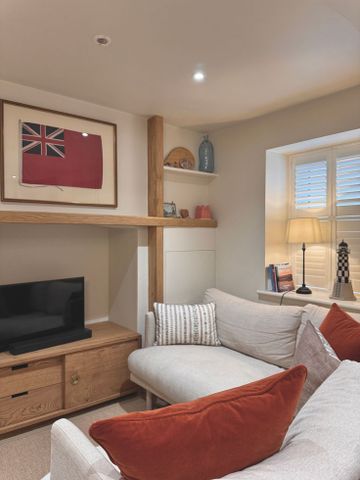 High Street - Photo 2