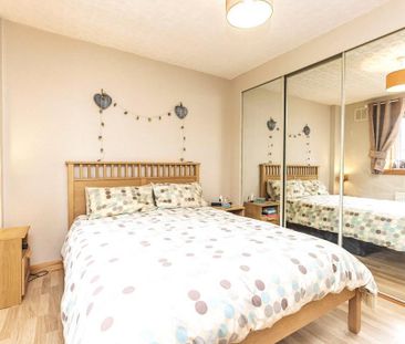 3 bedroom end of terrace house to rent - Photo 5