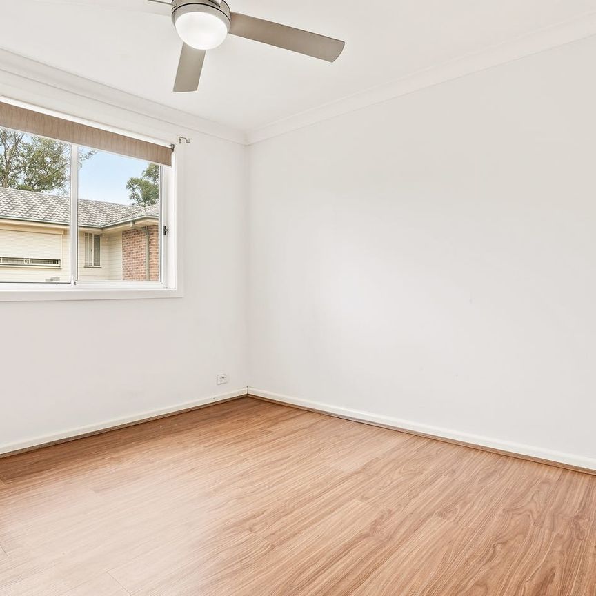 Spacious townhouse in a quiet Penrith complex - Photo 1
