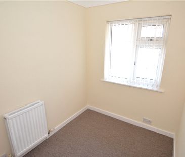 Kirkway, CH49 2ND, Greasby - Photo 4