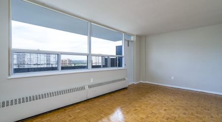 6171 Bathurst St - Photo 2