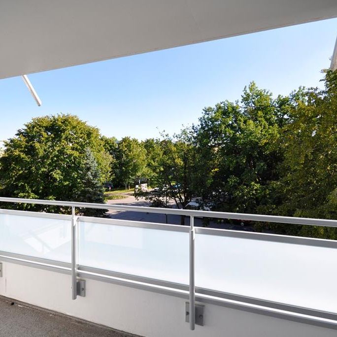 Zentral gelegene, sanierte 3-Zimmer-Wohnung mit Südbalkon in Taufkirchen - Photo 1