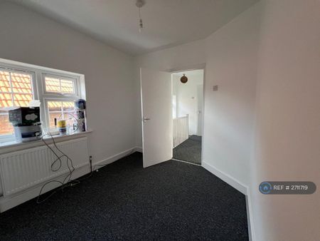 3 bedroom terraced house to rent - Photo 4