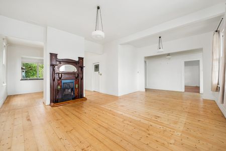 29 Beach Road, Hampton VIC 3188 - House For Rent | Domain - Photo 3