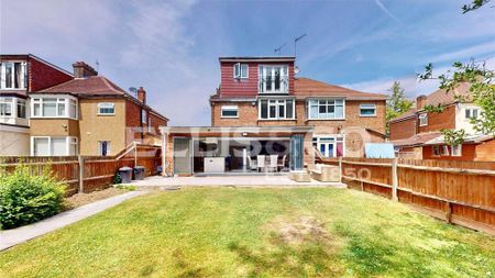 4 bedroom semi-detached house to rent - Photo 3