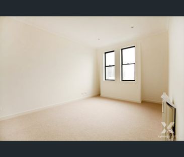 Spacious Townhouse in Prime Footscray Pocket - Photo 6