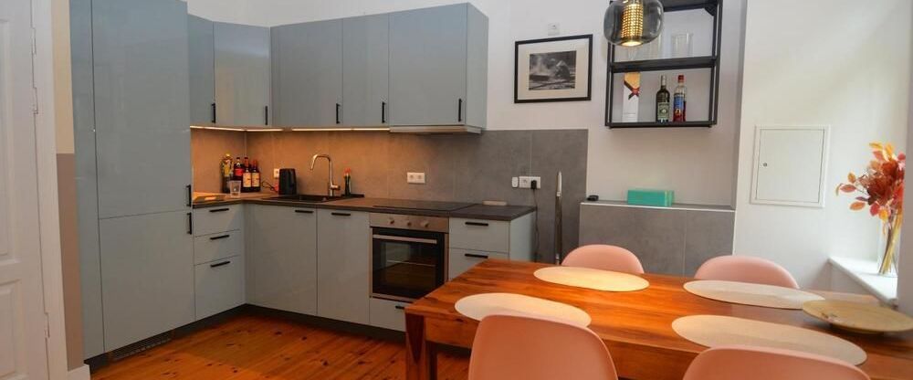 Sehr schöne Altbauwohnung in Friedrichshain - Photo 1