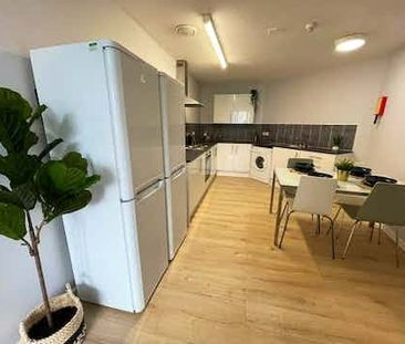 Studio Flat, City Point, L5 - Photo 1