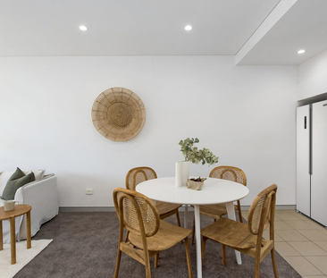 Modern 2-Bedroom Apartment with Stunning Views in Prime CBD Location - Photo 1