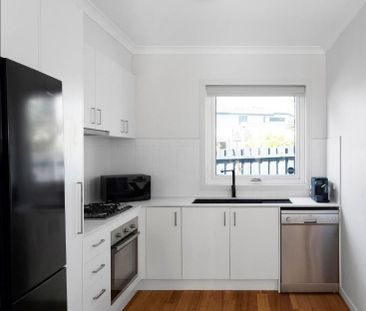 3/21 Carbeena Parade, Heidelberg West VIC 3081 - Photo 2