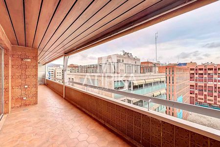 Piso en alquiler con terraza junto a Travessera de Gràcia, Barcelona - Photo 2