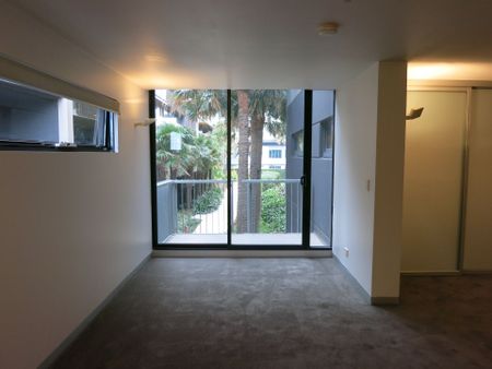 Stylish and Secure Apartment in the Heart of the Bay Street Precinct - Photo 5