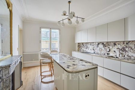 Paris XVIe - rue de Longchamp. - Photo 2