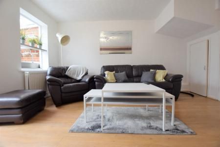 4 Bedroom Student Home - Henry Court (Near City Centre) - Photo 3