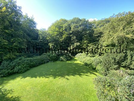 Wohnen im "Meyers Wald" - Englisches Herrenhaus mit Reetdach - ruhige Mansardenwohnung im Altbau - Foto 5