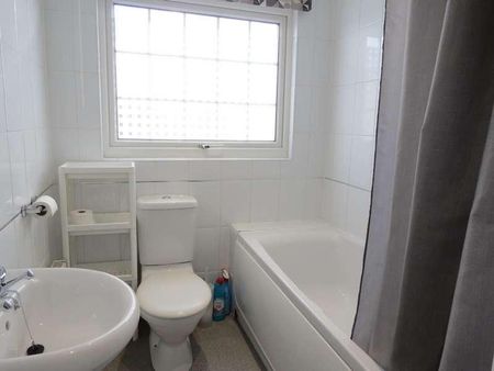 Bedroom First Floor Flat In Bournemouth, BH3 - Photo 4