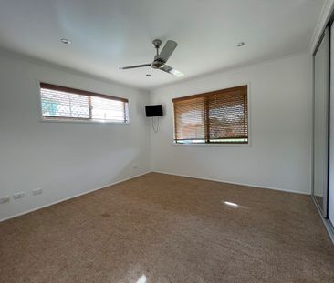 Smell the Sea Air - Neat 3 Bedroom Home - Photo 4