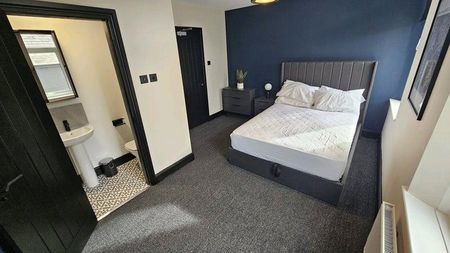 5 bedroom house of multiple occupation to rent - Photo 4