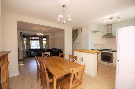 3 bedroom end of terrace house to rent - Photo 2