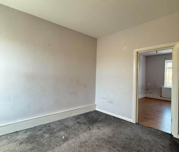 3 bedroom flat to rent - Photo 2