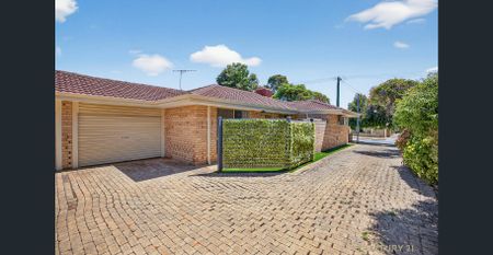 Low Maintenance Villa in Prime Location - Photo 2