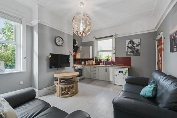 6 bedroom terraced house to rent - Photo 1