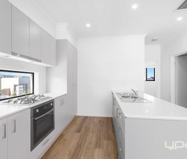 Modern Reverse-Style Living - Photo 5