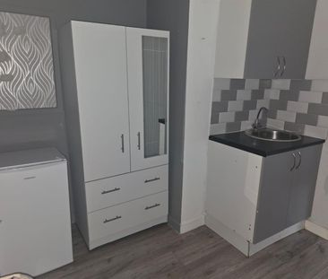 Humes Avenue, London W7 - Photo 1