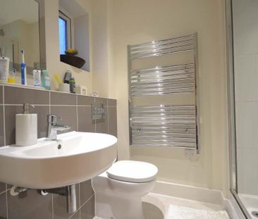 Parkview Way, Epsom, Surrey, KT19 8FF - Photo 1