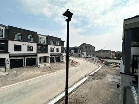 For Lease - 5945 Saigon Street, Mississauga, Ontario - Photo 3