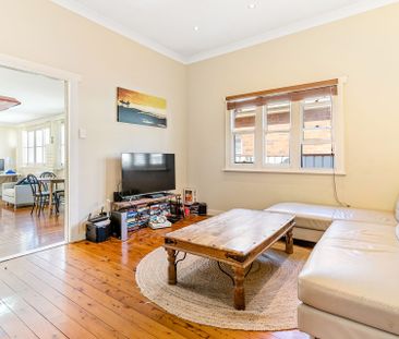 Charming Three Bedroom Home - Photo 5