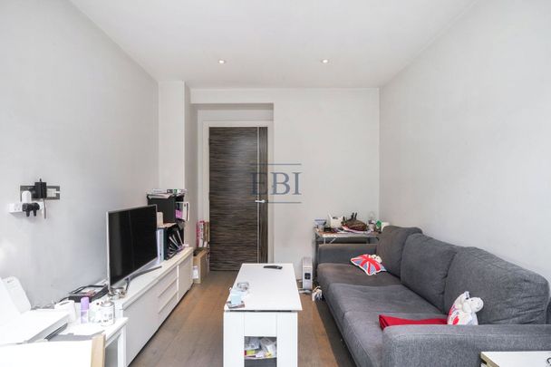 Chelsea Walk, Fulham, SW10 9EW - Photo 1