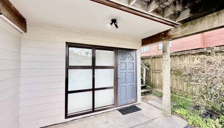 Small Family Home - Photo 2