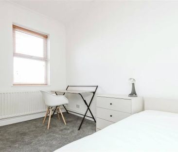 6 Bed Semi-Detached House, Cassell Road, BS16 - Photo 2