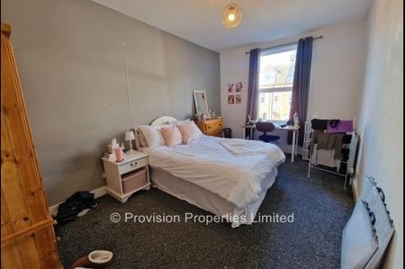 8 Bedroom Student House Brudenell Avenue - Photo 4