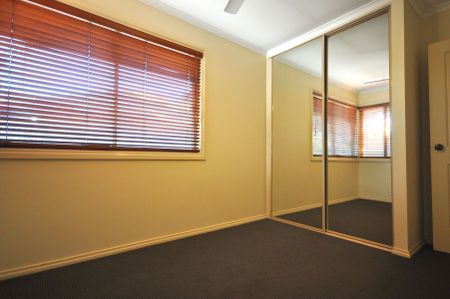 DESIRABLE OSPREY - 3x2 Villa in Secure Complex with Pool - Photo 3