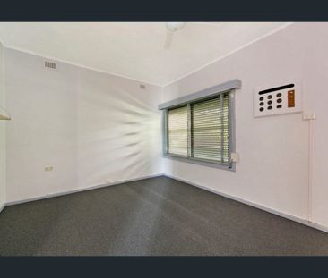 Family-Friendly Comfort in Elizabeth South - Photo 5