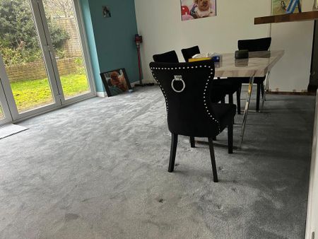 1 bedroom in a house share to rent - Photo 3